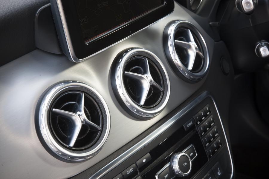  Mercedes-Benz GLA200 CDI 2014 года  (UK) (фото 44 из 46)